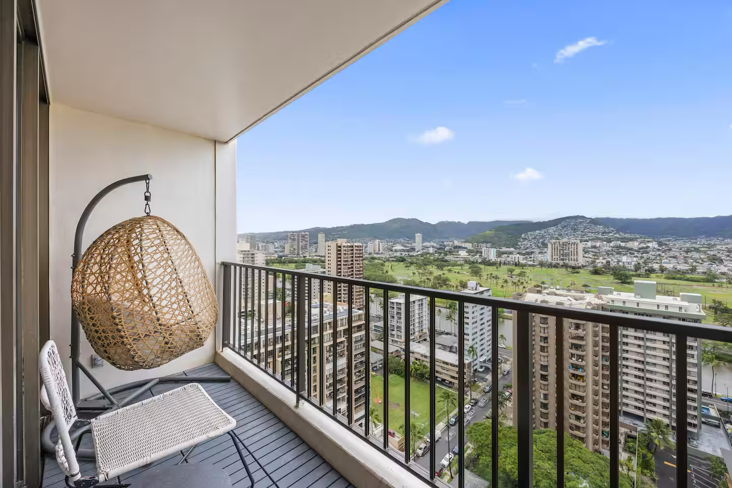 25F-Stunning & Upscale-Mountain View-1BR/Parking!