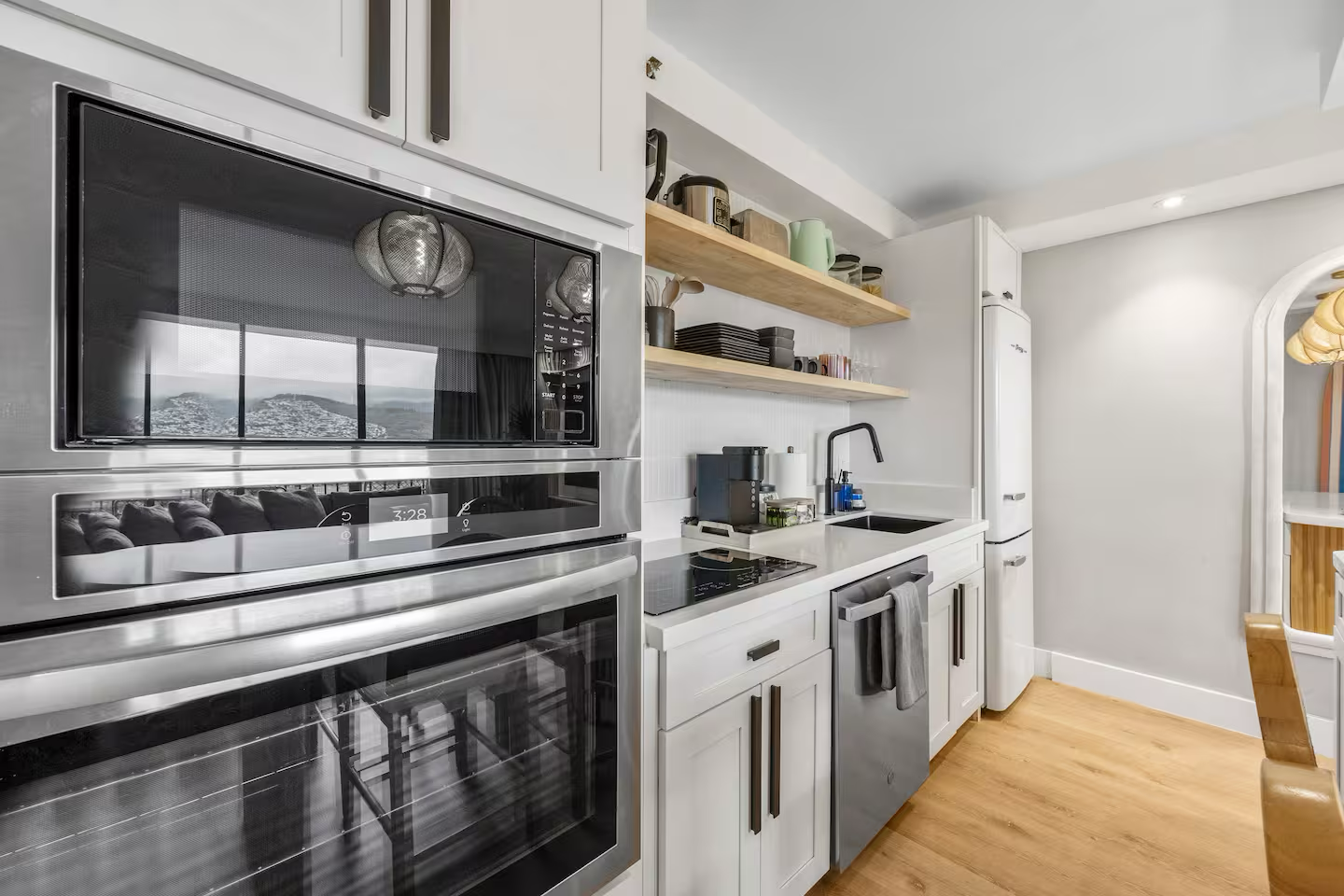 25F-Stunning & Upscale-Mountain View-1BR/Parking!