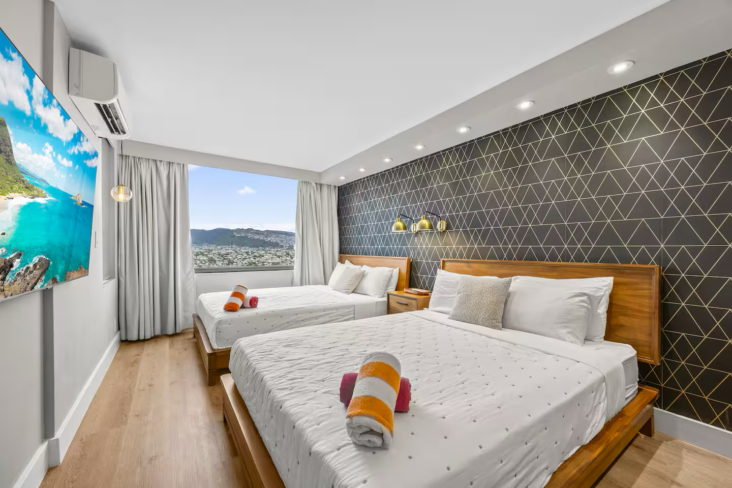 25F-Stunning & Upscale-Mountain View-1BR/Parking!