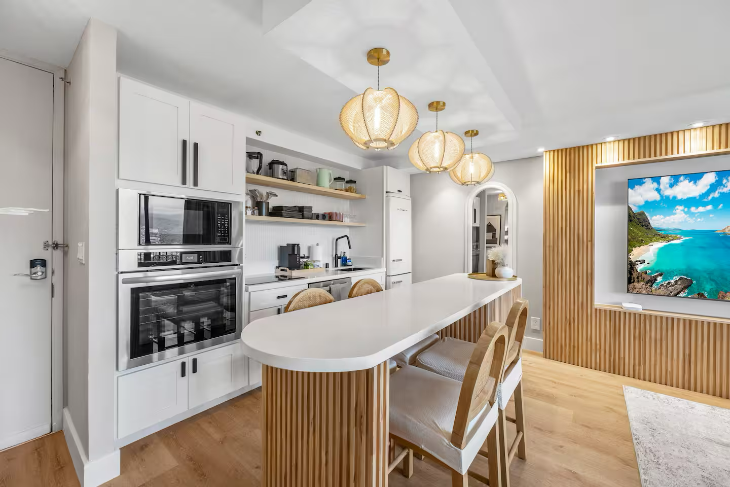 25F-Stunning & Upscale-Mountain View-1BR/Parking!