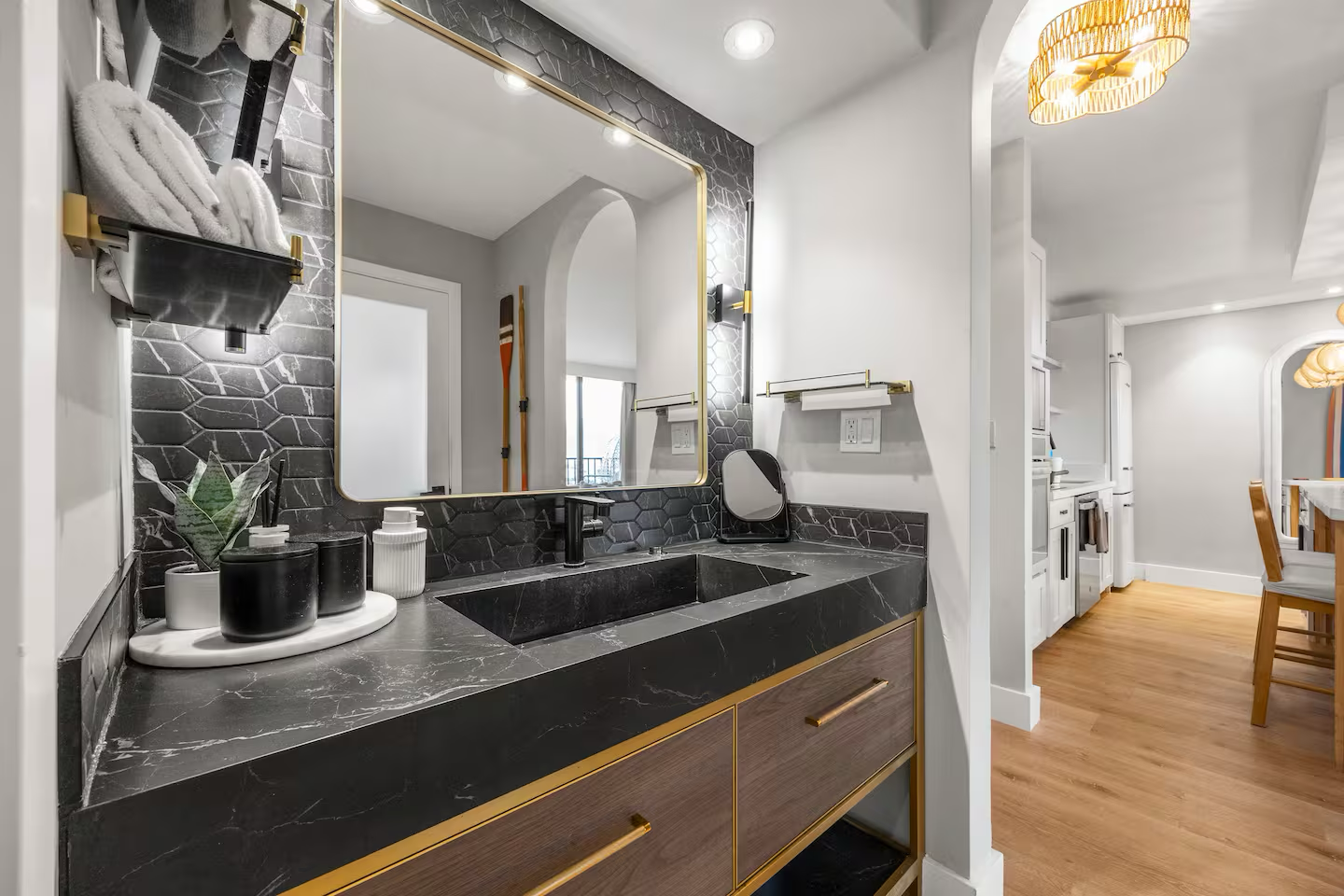25F-Stunning & Upscale-Mountain View-1BR/Parking!