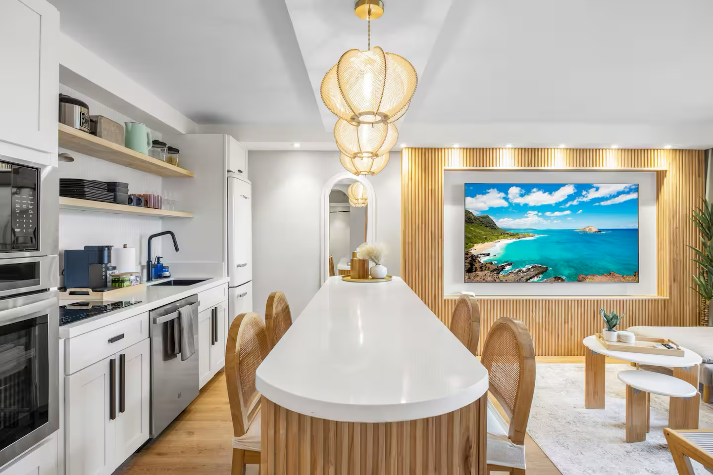 25F-Stunning & Upscale-Mountain View-1BR/Parking!
