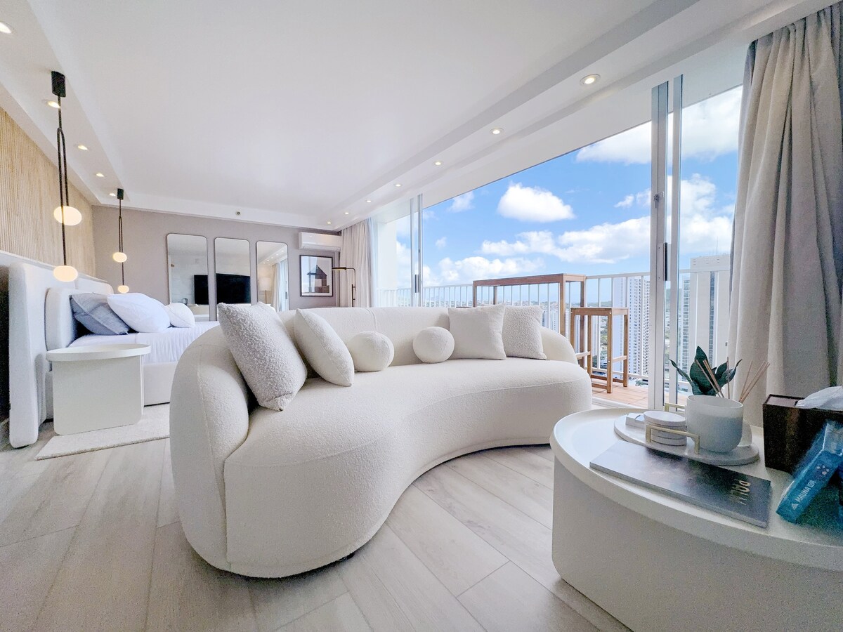 32F-Penthouse Pacific Monarch Studio-Ocean View