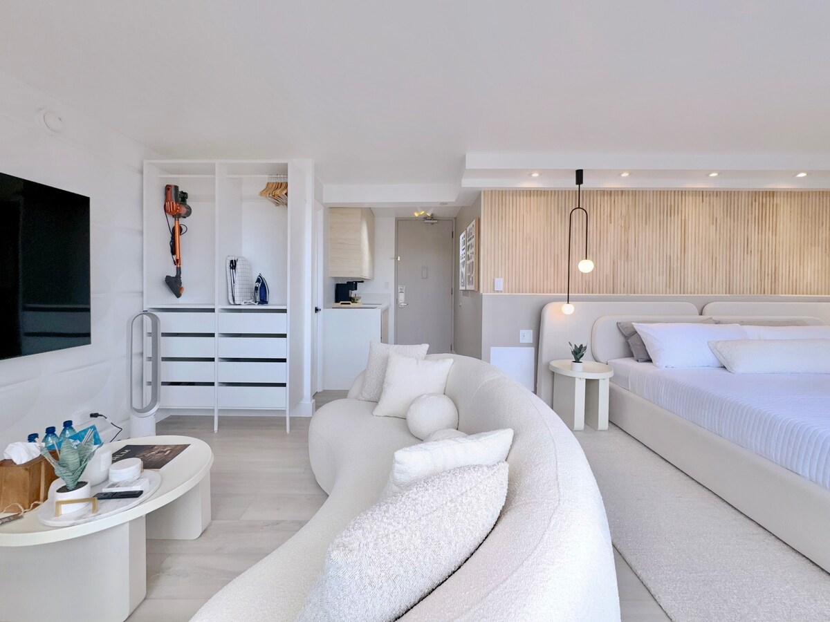 32F-Penthouse Pacific Monarch Studio-Ocean View