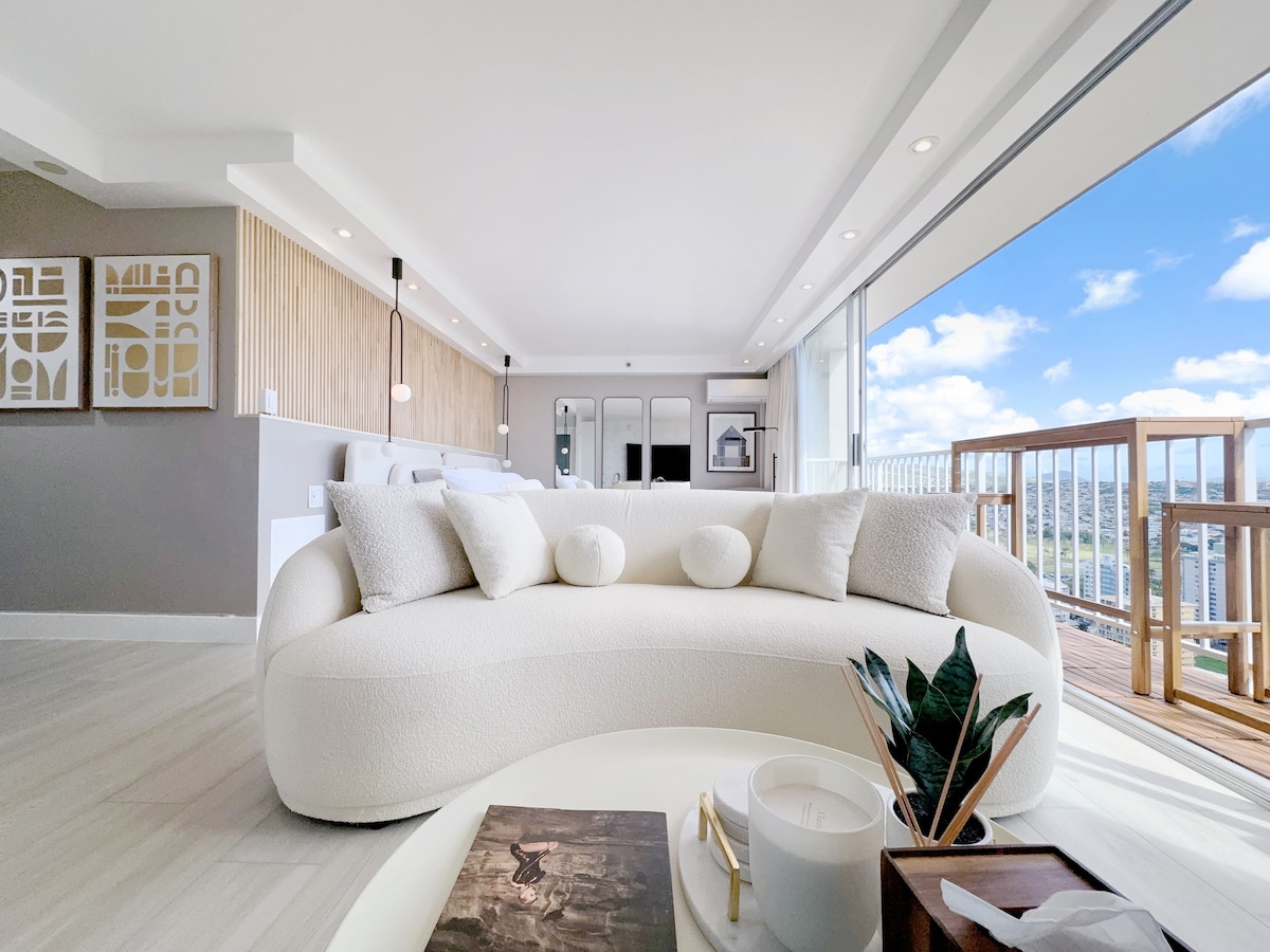 32F-Penthouse Pacific Monarch Studio-Ocean View