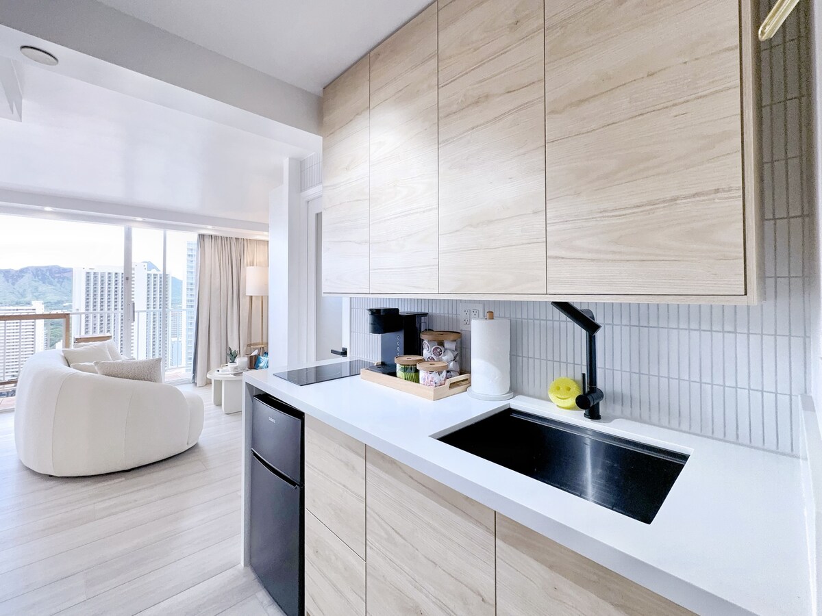 32F-Penthouse Pacific Monarch Studio-Ocean View