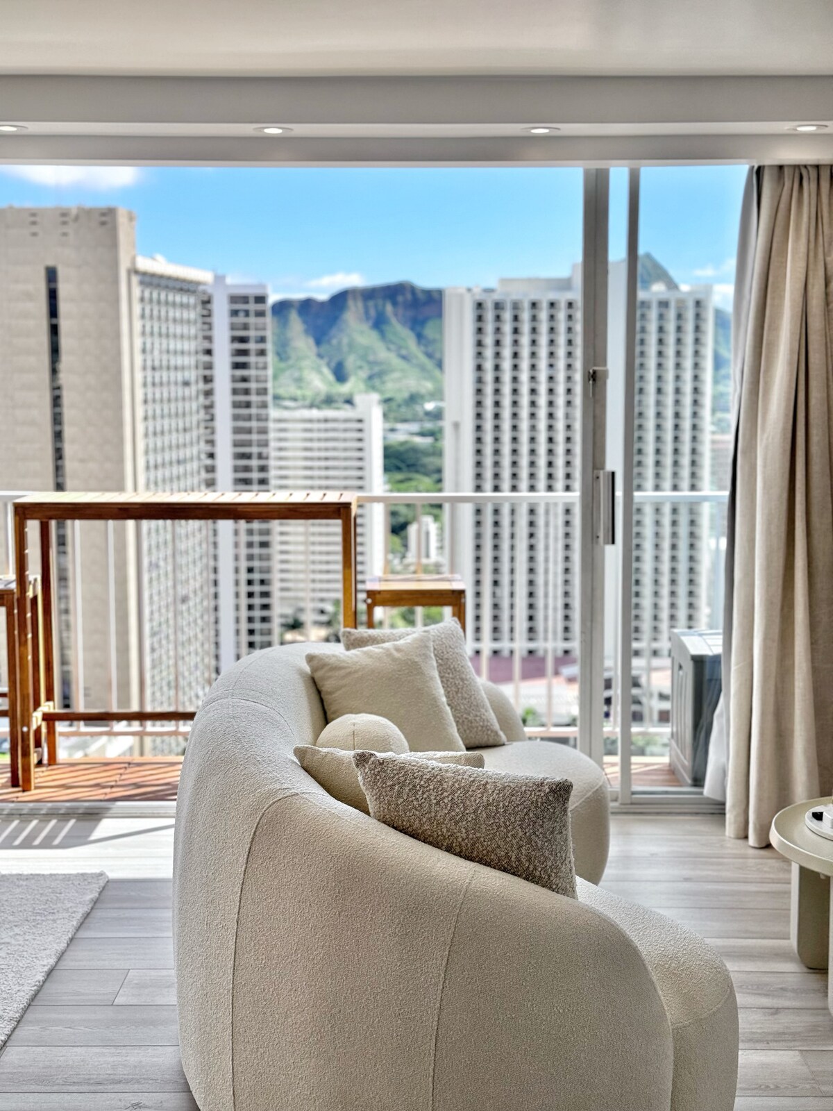 32F-Penthouse Pacific Monarch Studio-Ocean View