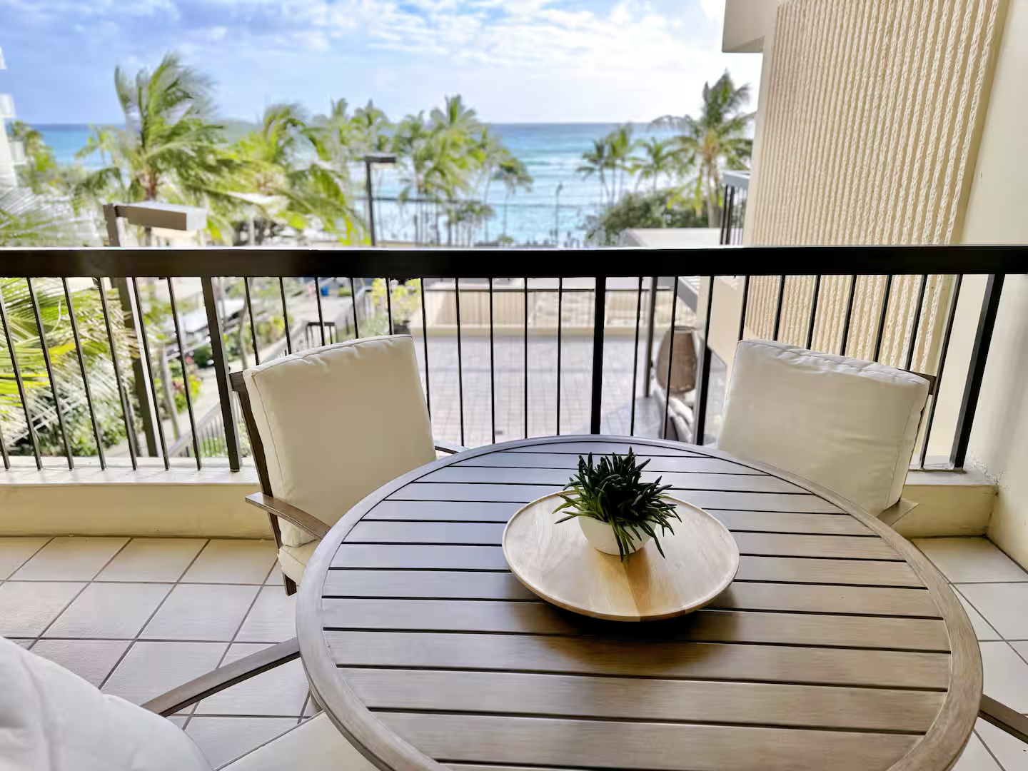 Luxury Oceanfront-Waikiki Beach- 2BR/2BTH/Parking
