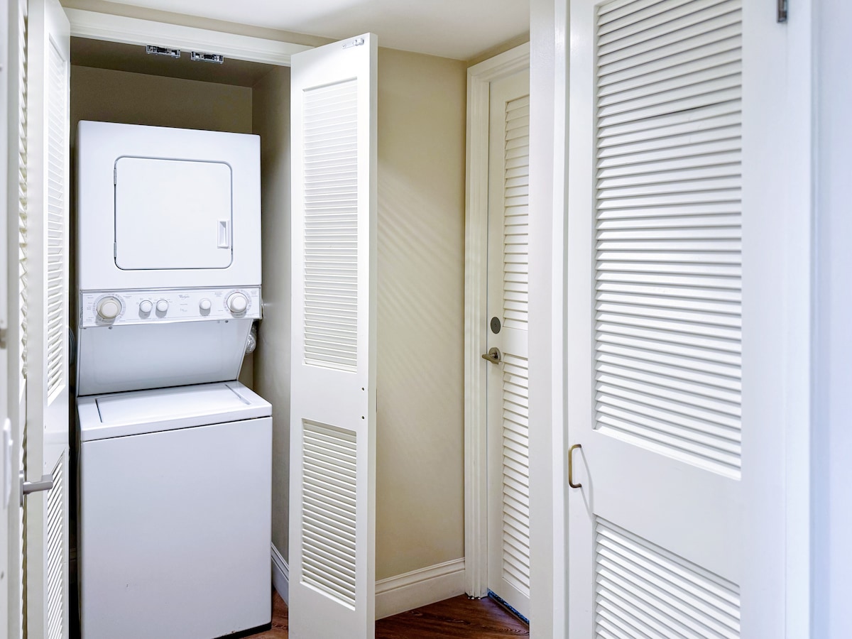 Luxury Oceanfront-Waikiki Beach- 2BR/2BTH/Parking