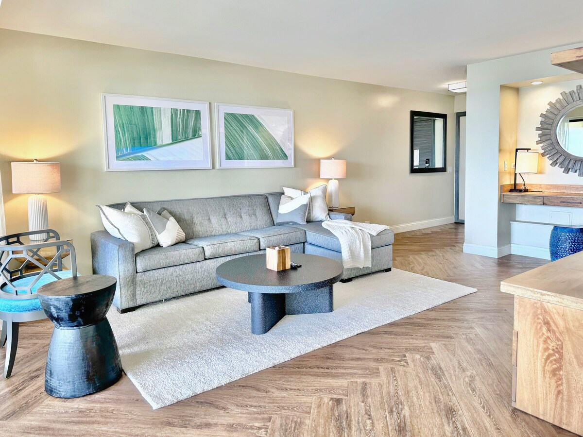 Luxury Oceanfront-Waikiki Beach- 2BR/2BTH/Parking