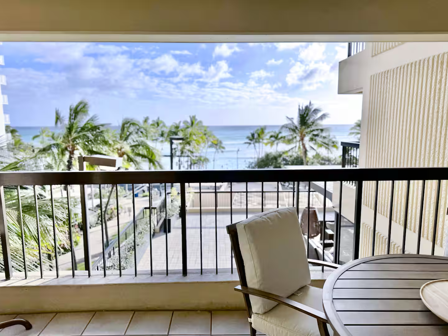 Luxury Oceanfront-Waikiki Beach- 2BR/2BTH/Parking