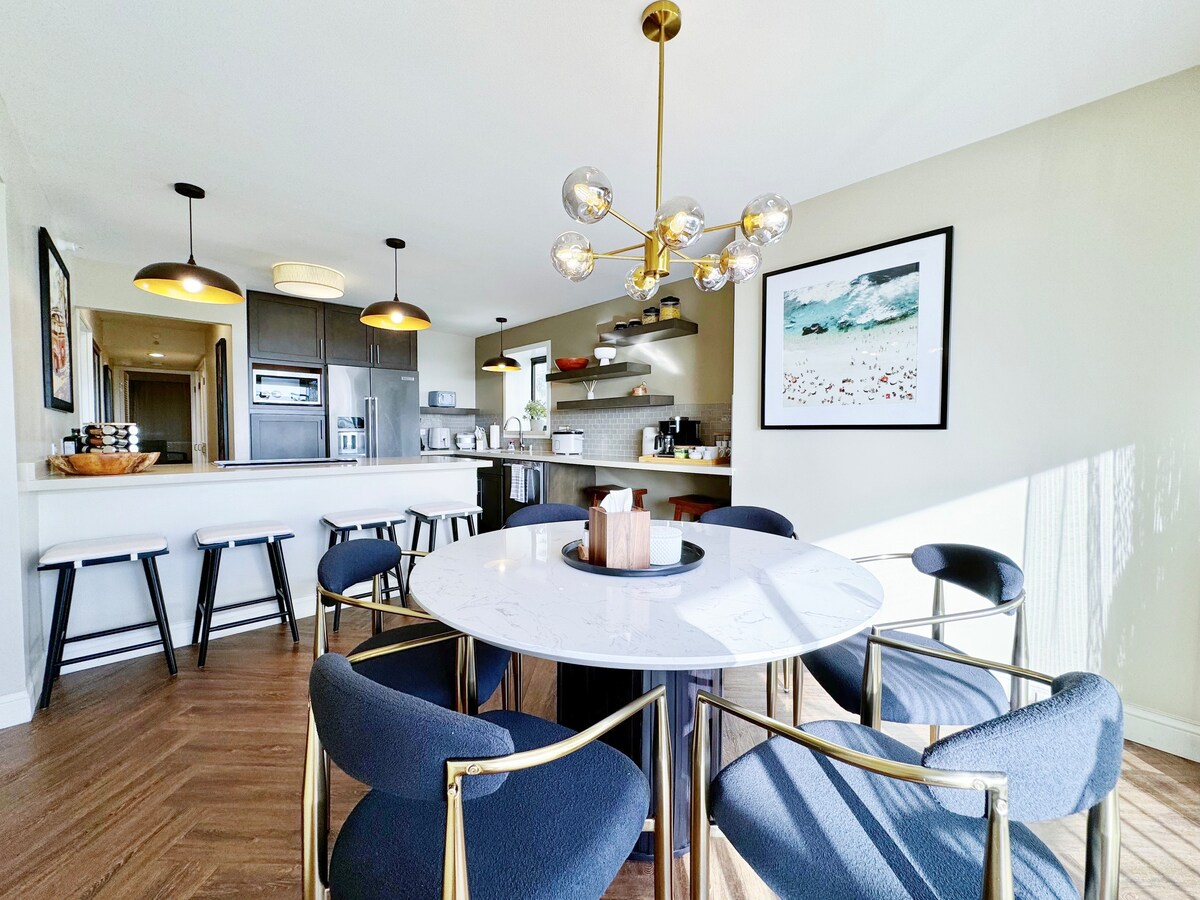Luxury Oceanfront-Waikiki Beach- 2BR/2BTH/Parking