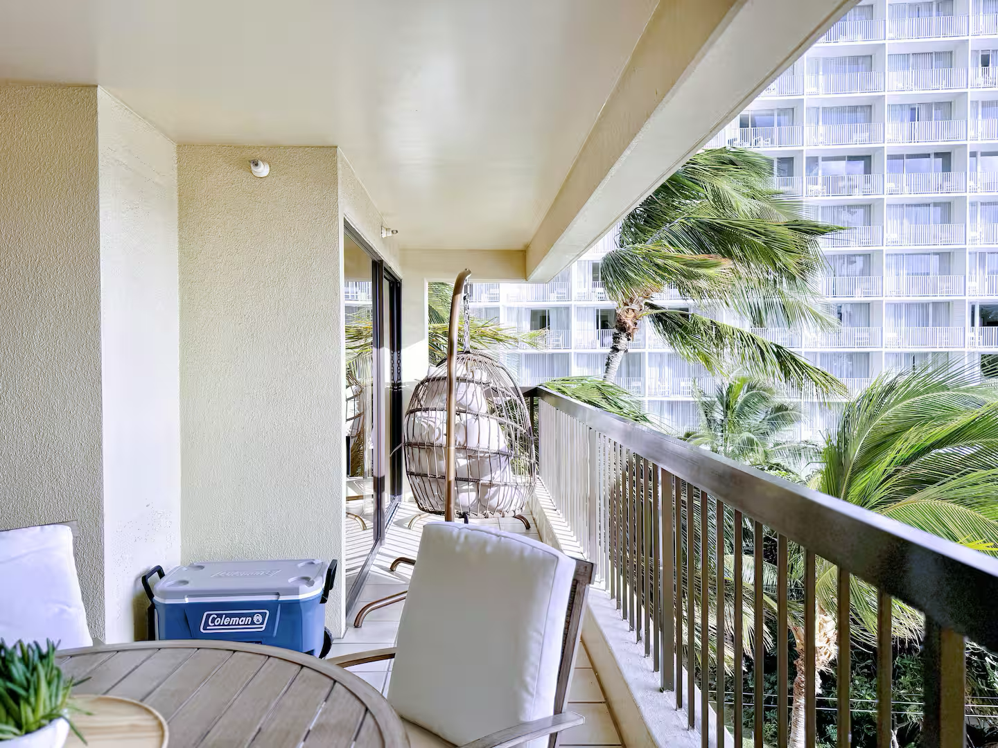 Luxury Oceanfront-Waikiki Beach- 2BR/2BTH/Parking