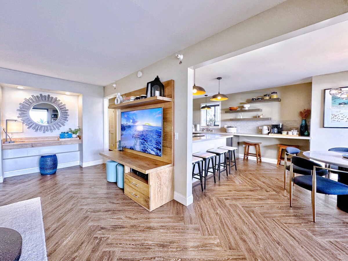 Luxury Oceanfront-Waikiki Beach- 2BR/2BTH/Parking