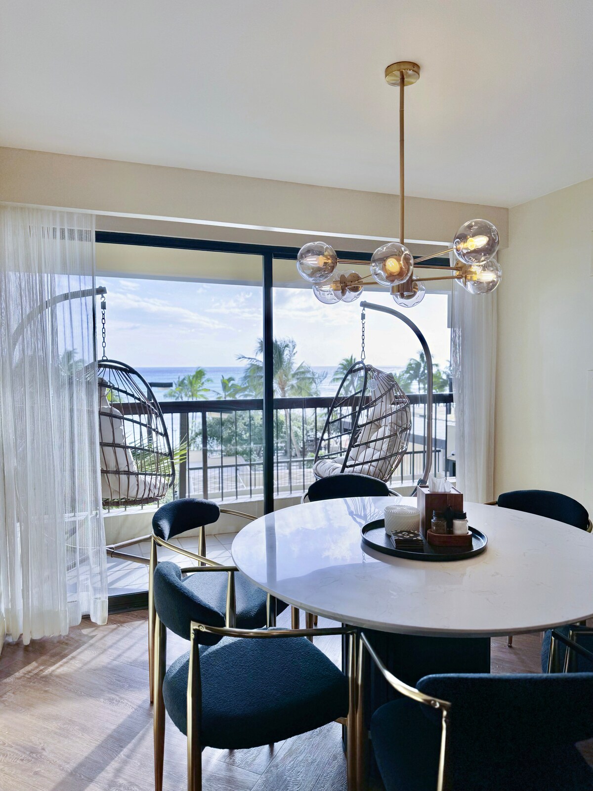 Luxury Oceanfront-Waikiki Beach- 2BR/2BTH/Parking