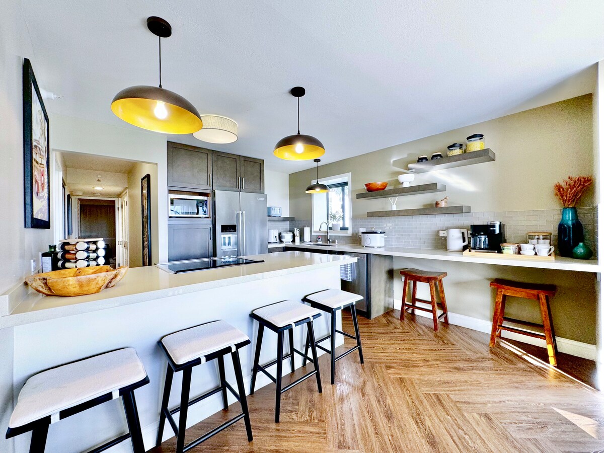 Luxury Oceanfront-Waikiki Beach- 2BR/2BTH/Parking