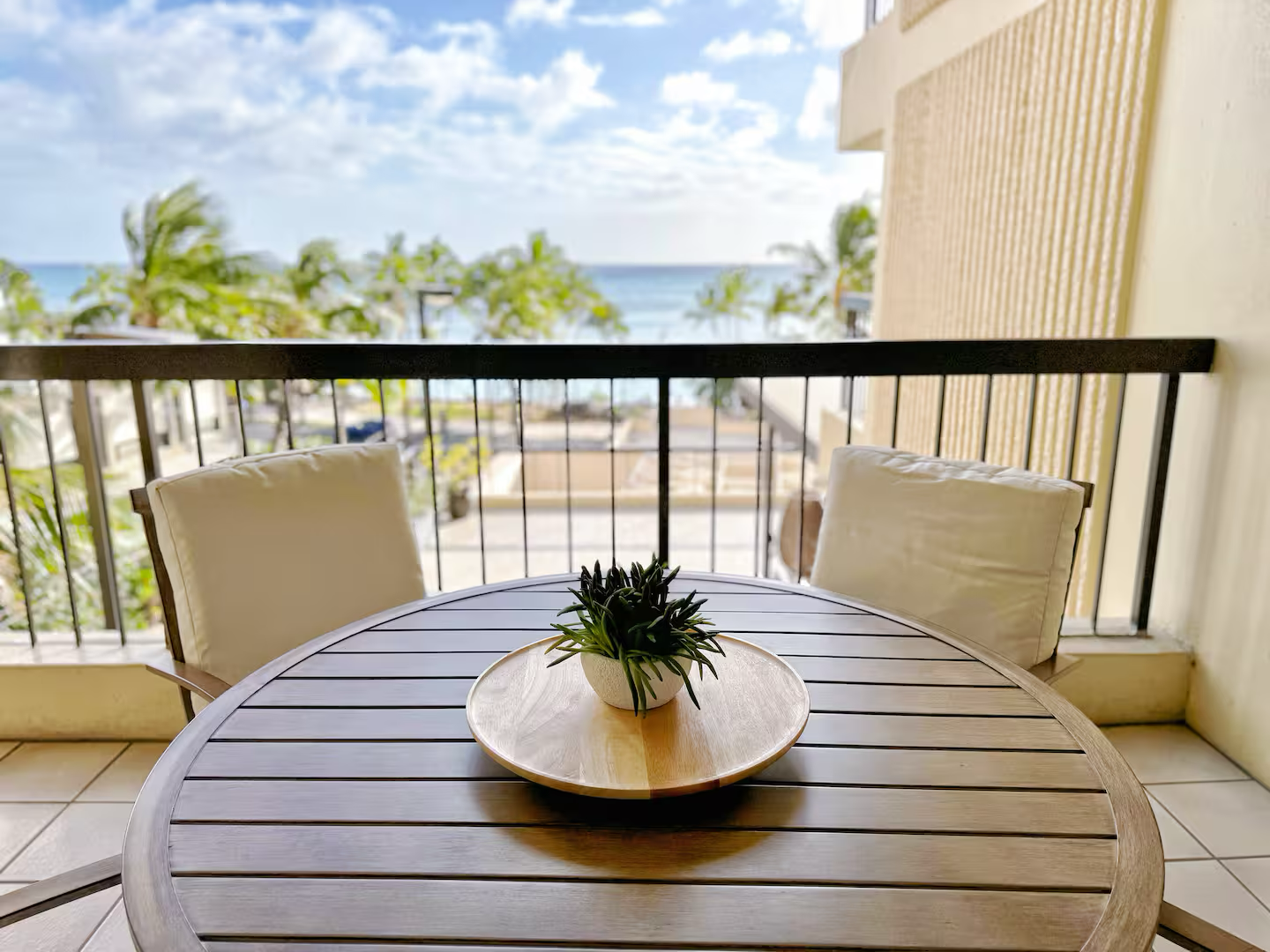 Luxury Oceanfront-Waikiki Beach- 2BR/2BTH/Parking