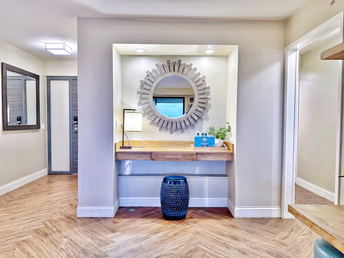 Luxury Oceanfront-Waikiki Beach- 2BR/2BTH/Parking