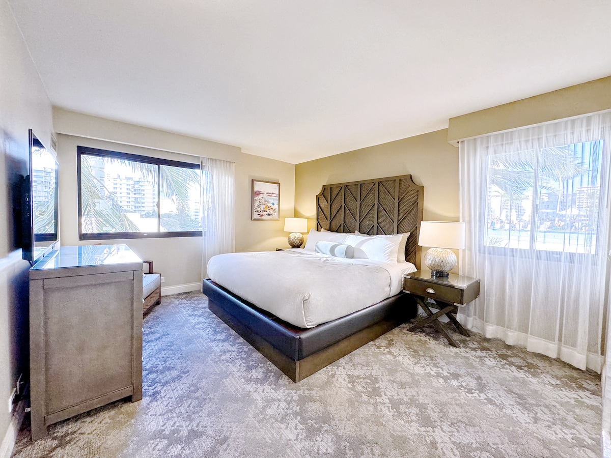 Luxury Oceanfront-Waikiki Beach- 2BR/2BTH/Parking