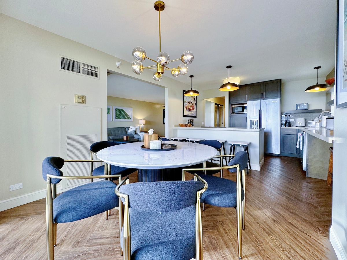 Luxury Oceanfront-Waikiki Beach- 2BR/2BTH/Parking