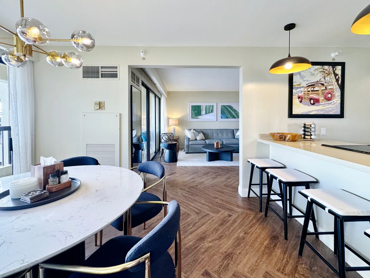 Luxury Oceanfront-Waikiki Beach- 2BR/2BTH/Parking