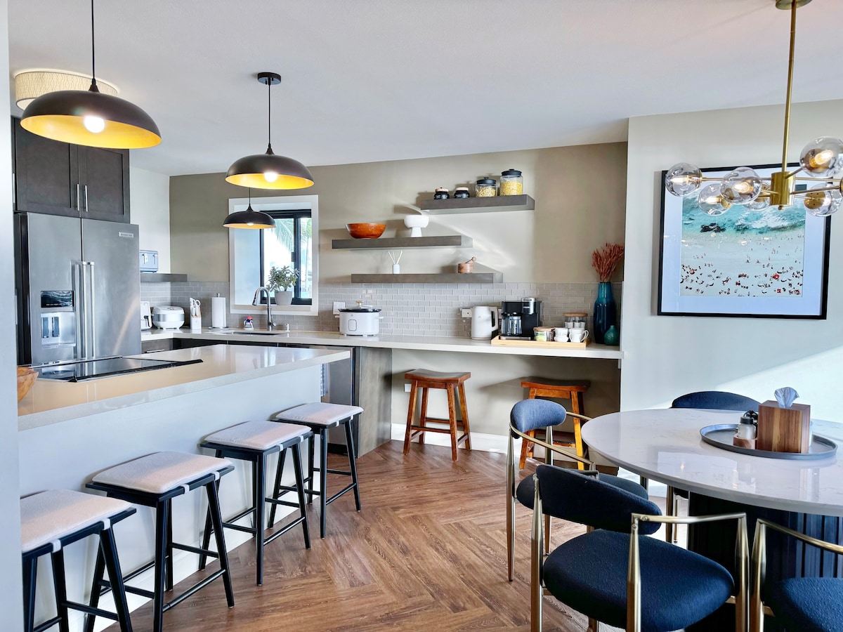 Luxury Oceanfront-Waikiki Beach- 2BR/2BTH/Parking