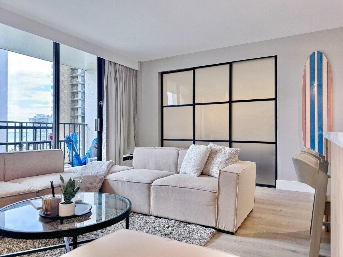 Upscale Ultra Modern Renovated 1BR+Free Parking!