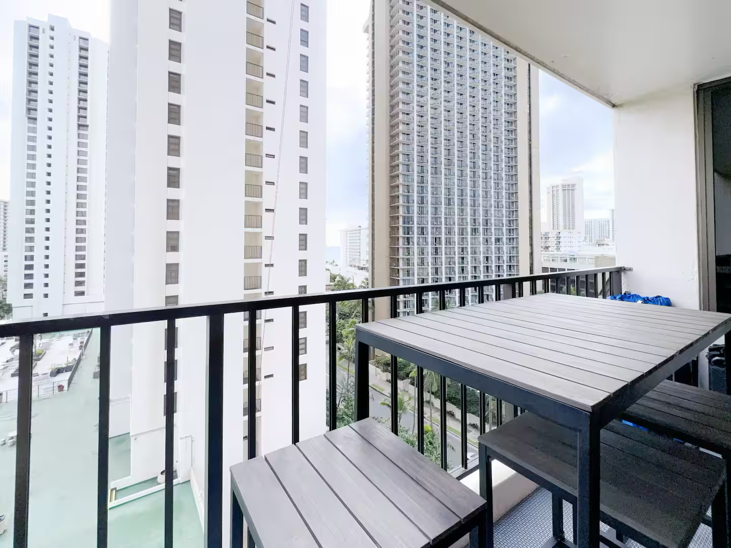 Upscale Ultra Modern Renovated 1BR+Free Parking!