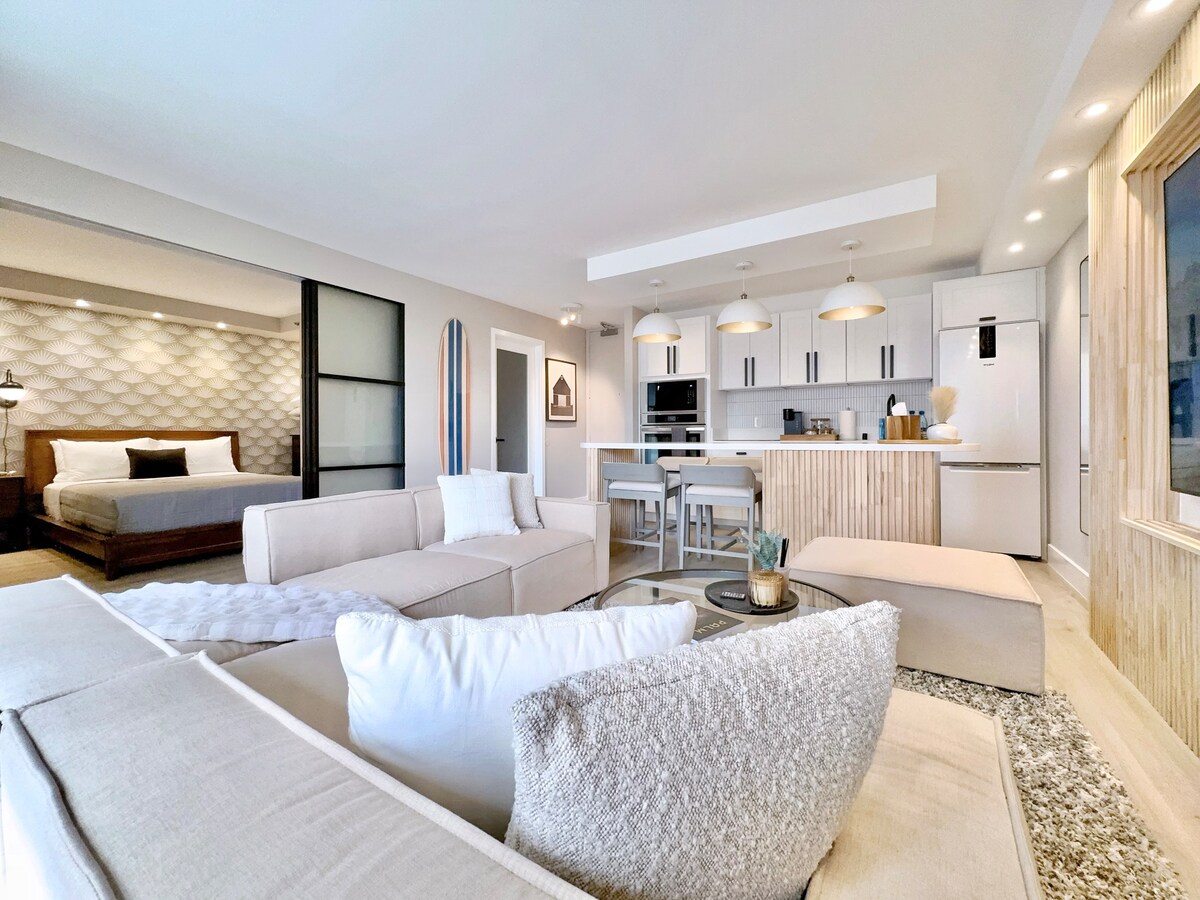 Upscale Ultra Modern Renovated 1BR+Free Parking!
