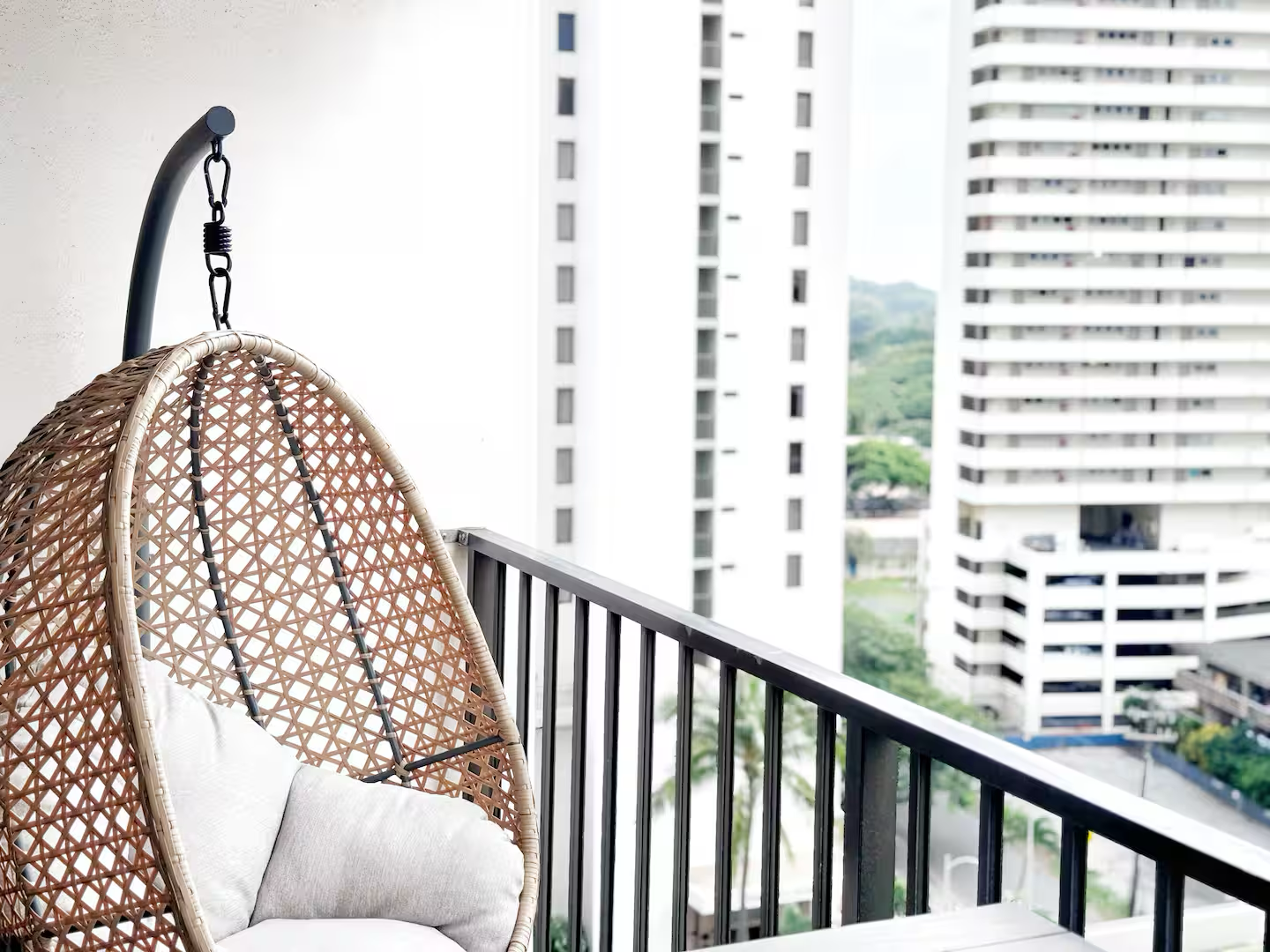 Upscale Ultra Modern Renovated 1BR+Free Parking!