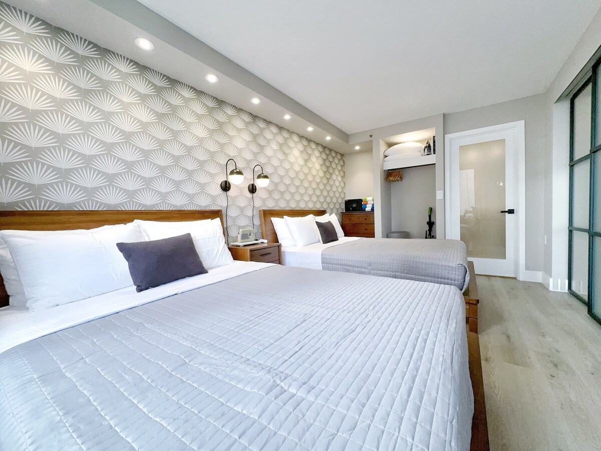 Upscale Ultra Modern Renovated 1BR+Free Parking!