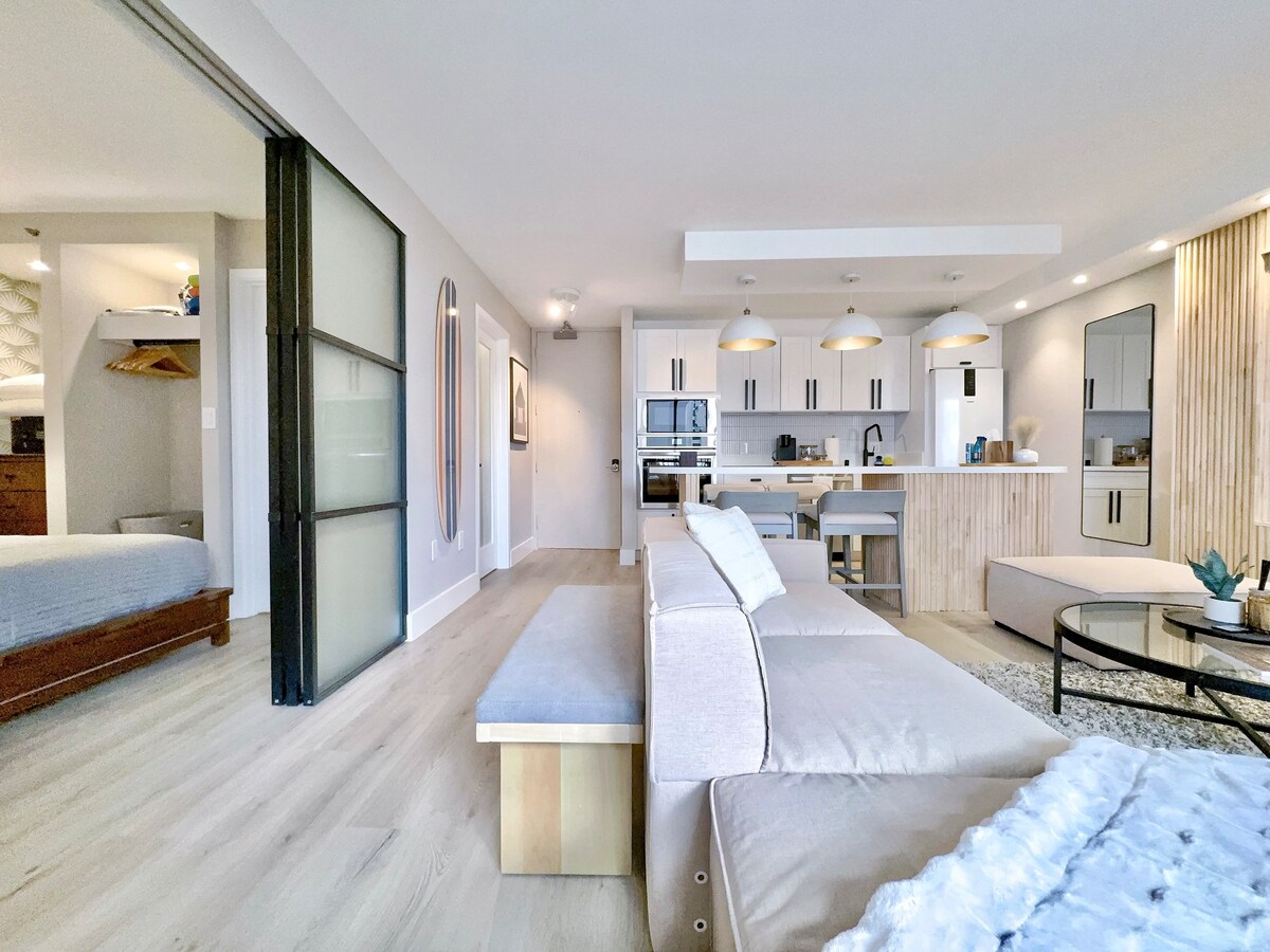 Upscale Ultra Modern Renovated 1BR+Free Parking!