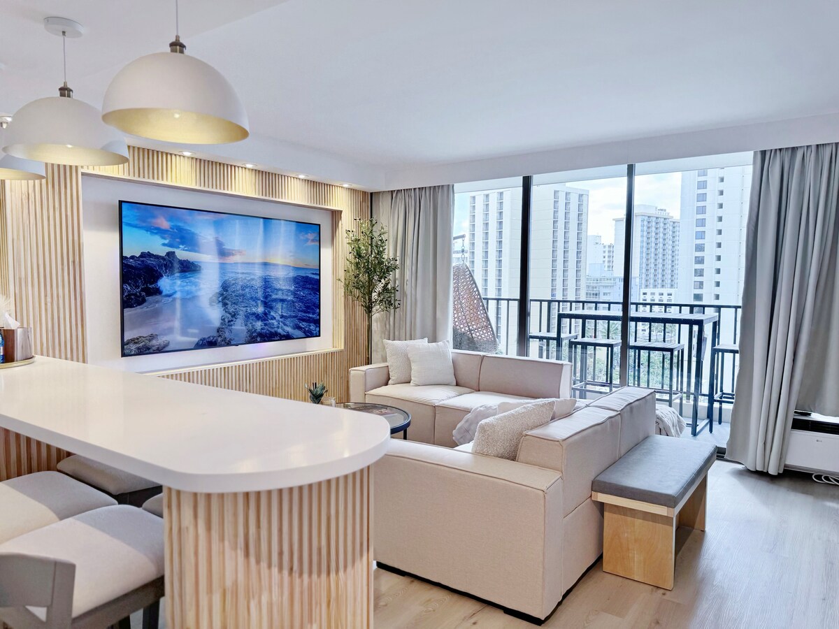 Upscale Ultra Modern Renovated 1BR+Free Parking!