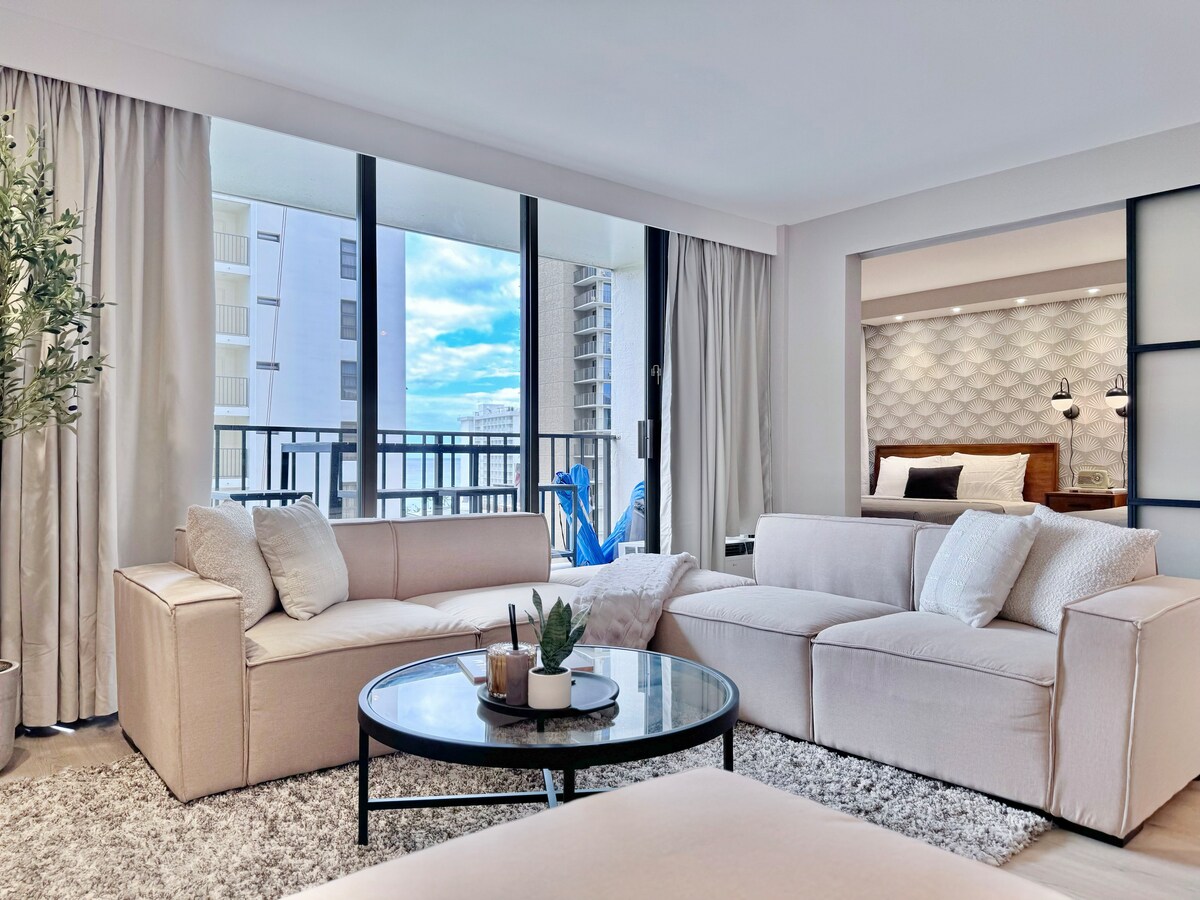 Upscale Ultra Modern Renovated 1BR+Free Parking!