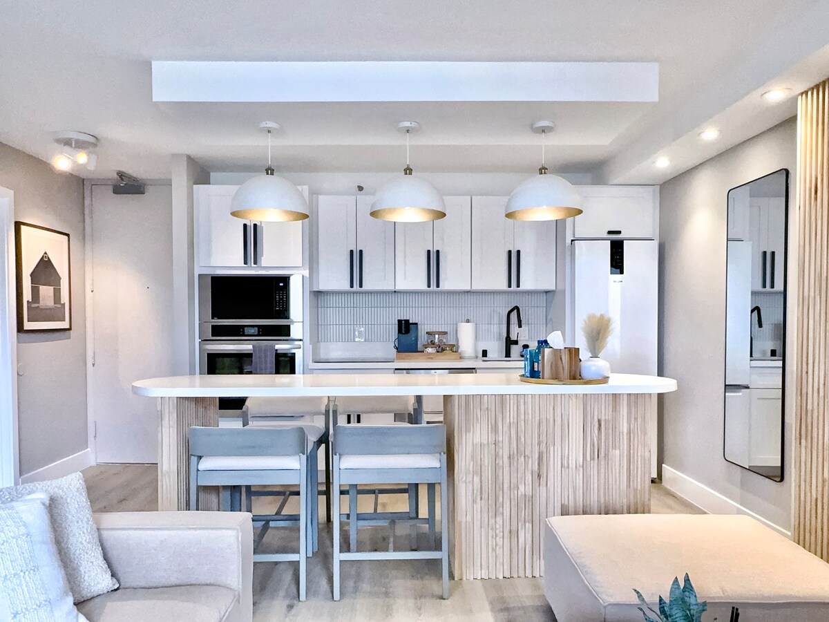 Upscale Ultra Modern Renovated 1BR+Free Parking!