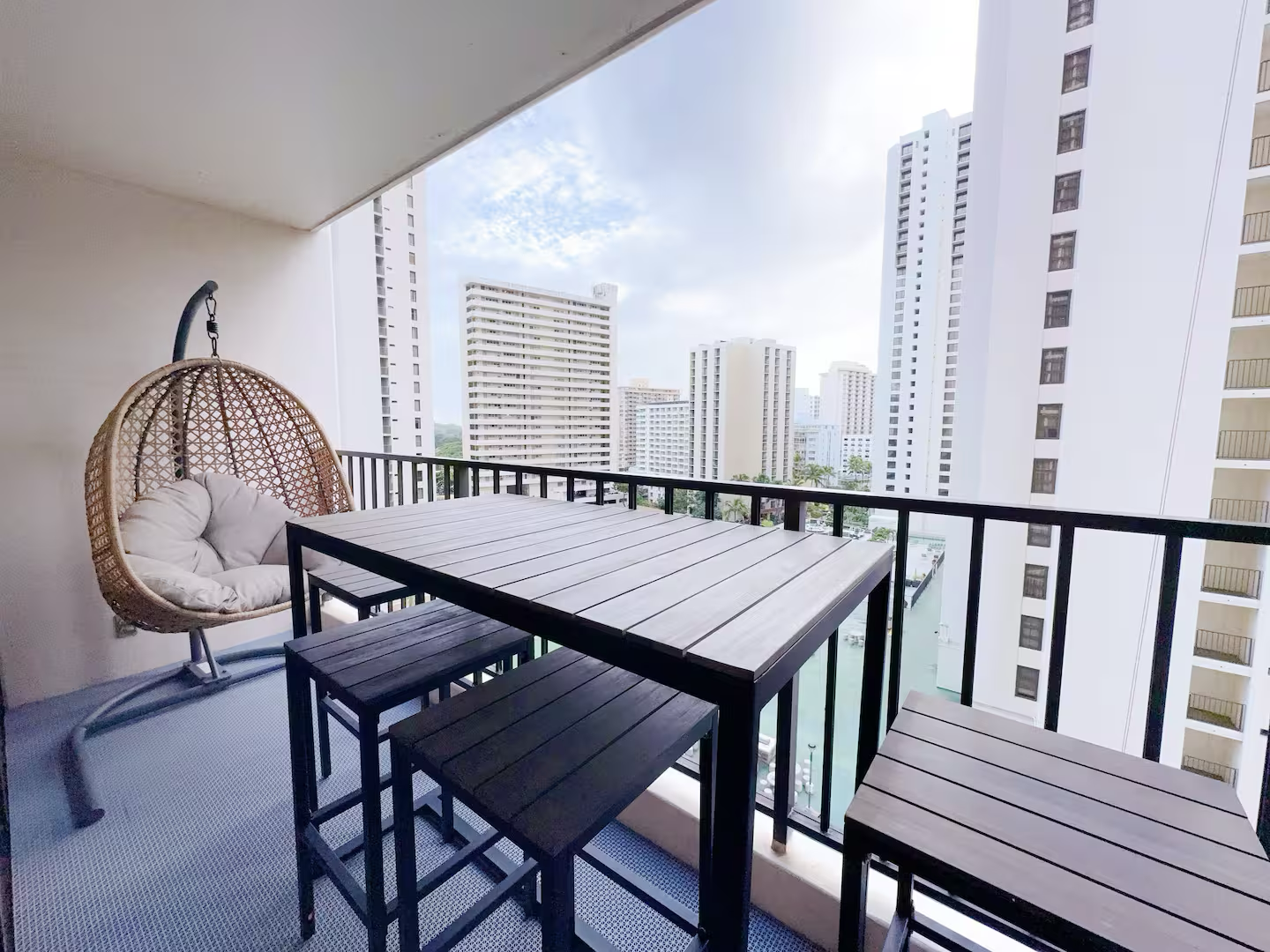 Upscale Ultra Modern Renovated 1BR+Free Parking!