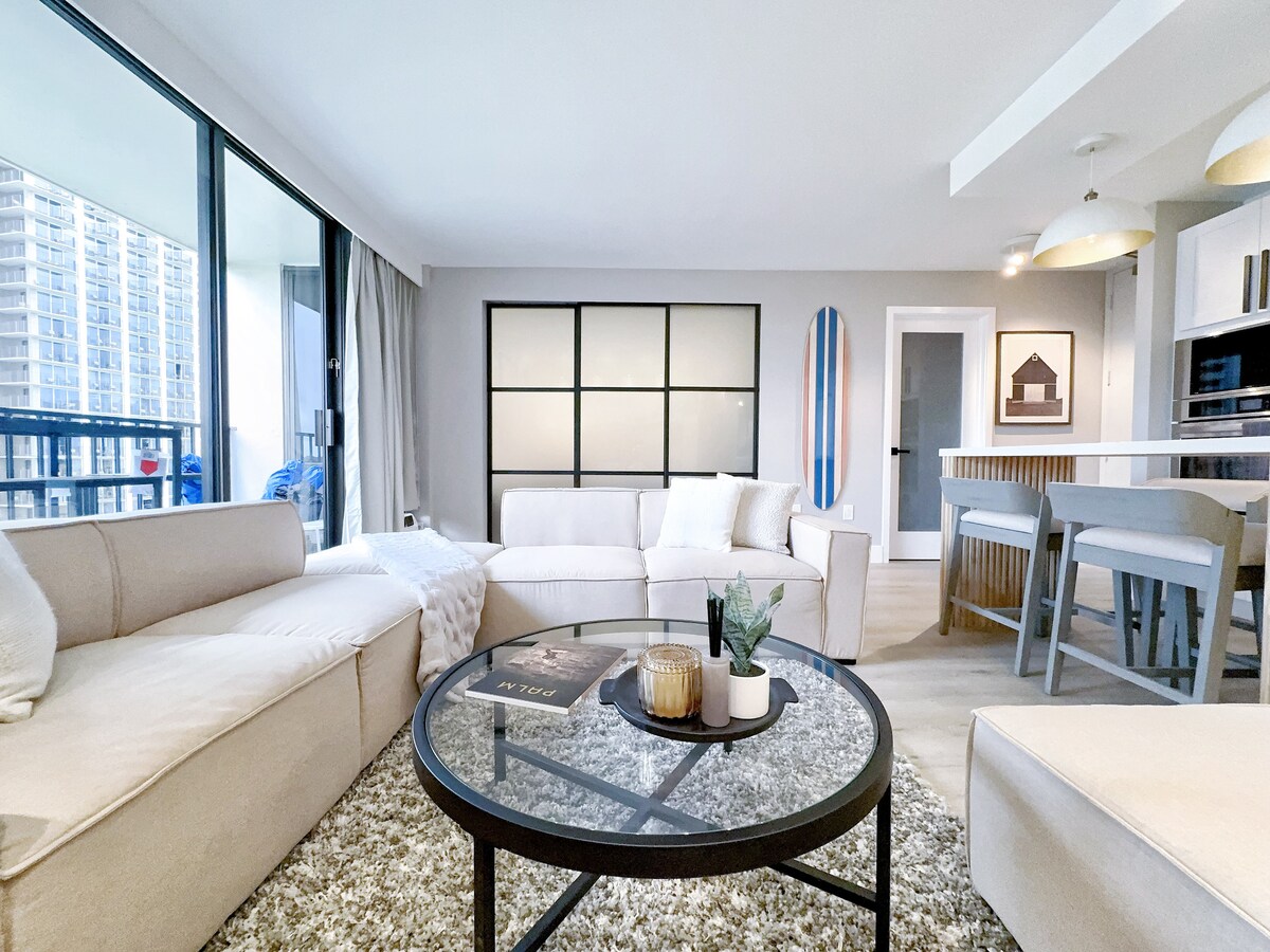 Upscale Ultra Modern Renovated 1BR+Free Parking!