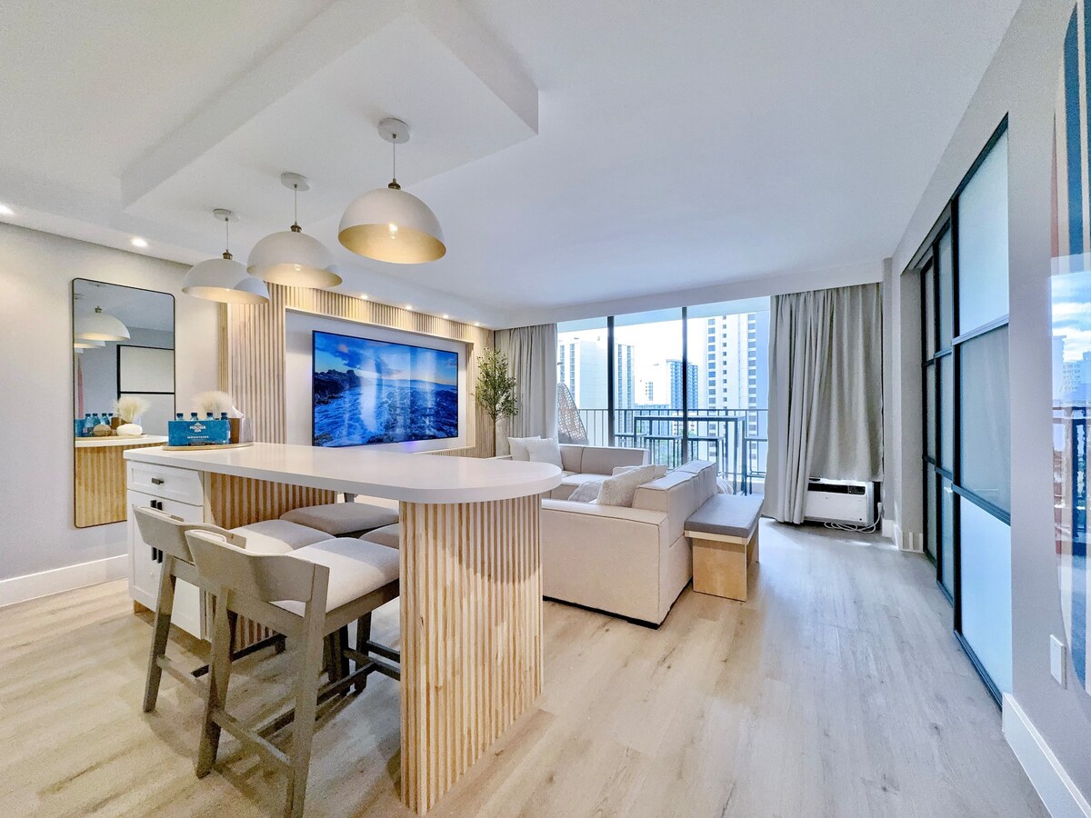 Upscale Ultra Modern Renovated 1BR+Free Parking!