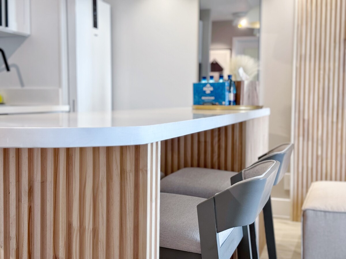 Upscale Ultra Modern Renovated 1BR+Free Parking!