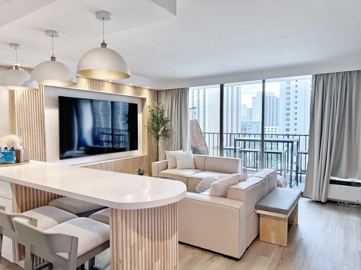 Upscale Ultra Modern Renovated 1BR+Free Parking!