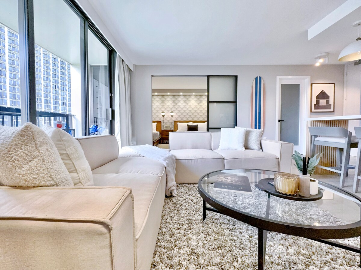 Upscale Ultra Modern Renovated 1BR+Free Parking!