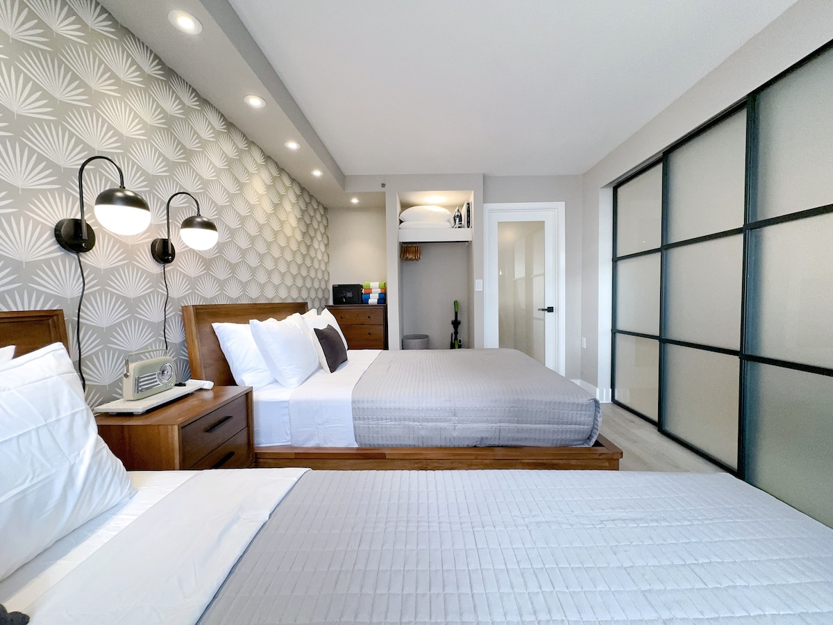 Upscale Ultra Modern Renovated 1BR+Free Parking!