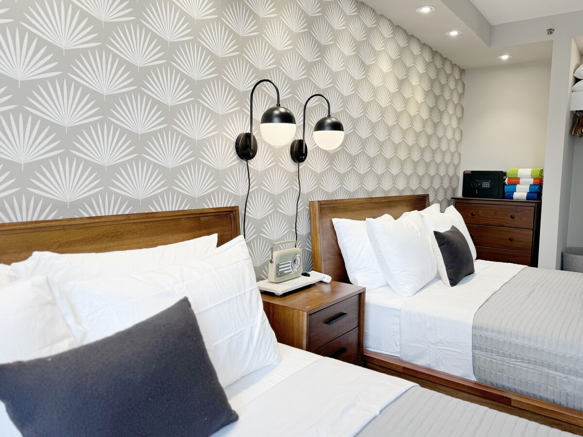 Upscale Ultra Modern Renovated 1BR+Free Parking!