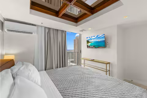 32nd FL-2BR Ocean View Penthouse-Waikiki Beach