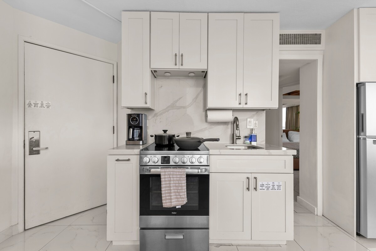 32nd FL-2BR Ocean View Penthouse-Waikiki Beach