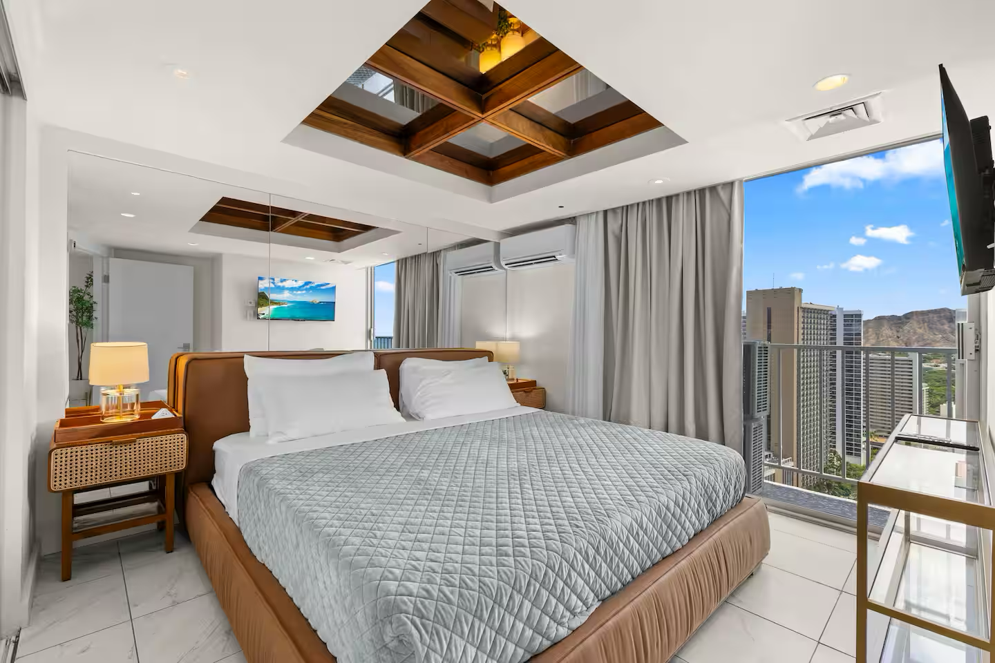 32nd FL-2BR Ocean View Penthouse-Waikiki Beach