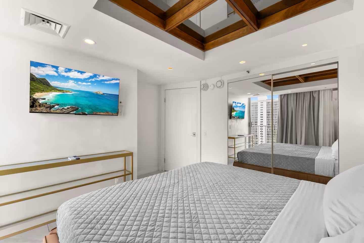 32nd FL-2BR Ocean View Penthouse-Waikiki Beach