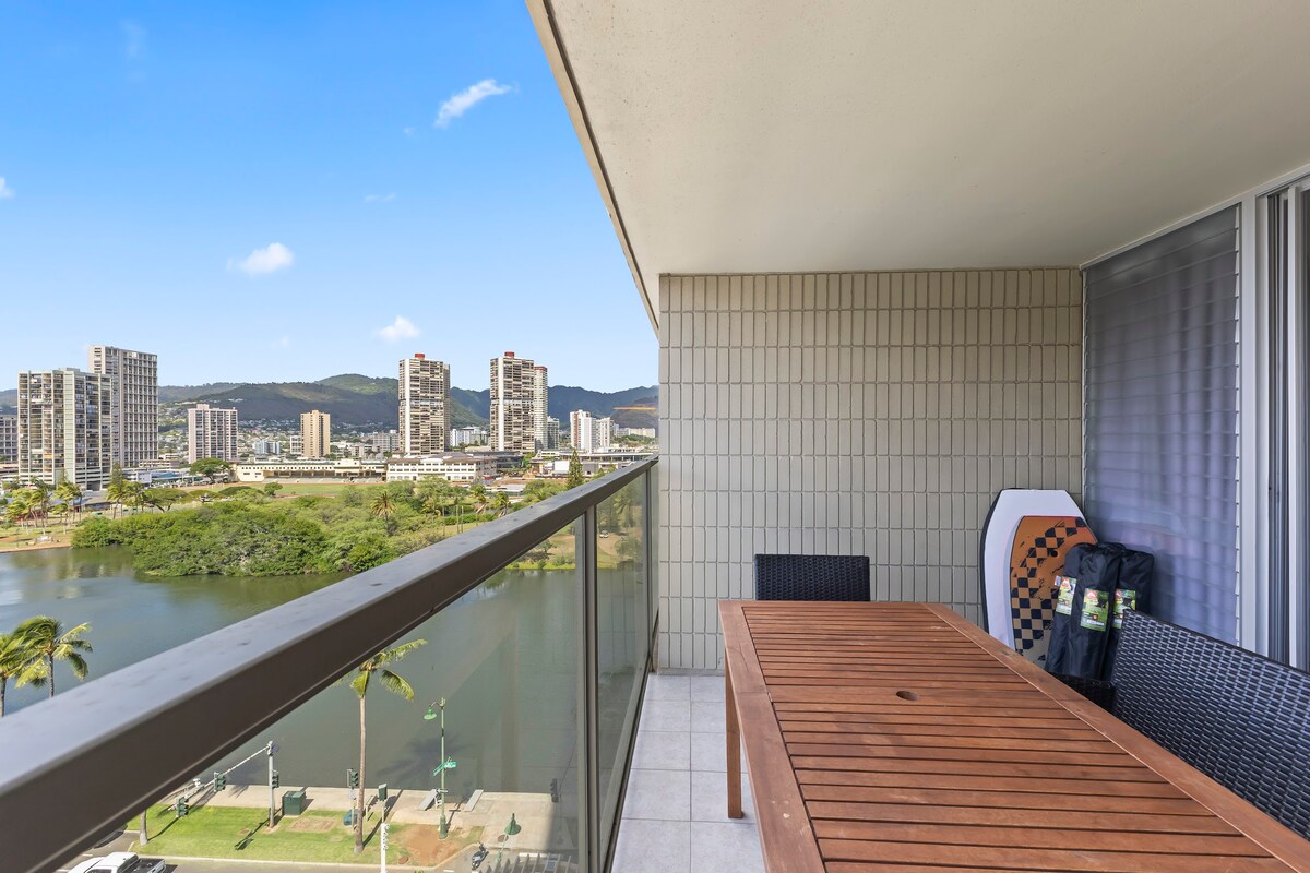 Central Waikiki Modern & Cozy King Studio