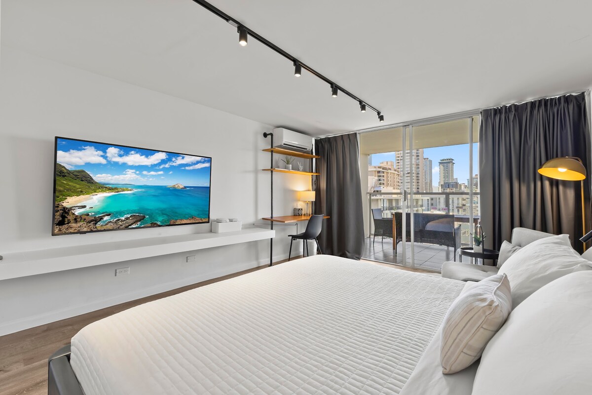 Central Waikiki Modern & Cozy King Studio