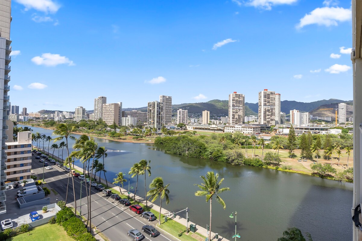 Central Waikiki Modern & Cozy King Studio
